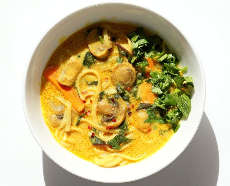 vegan-laksa-curry-soup-with-homemade-paste-5498-1